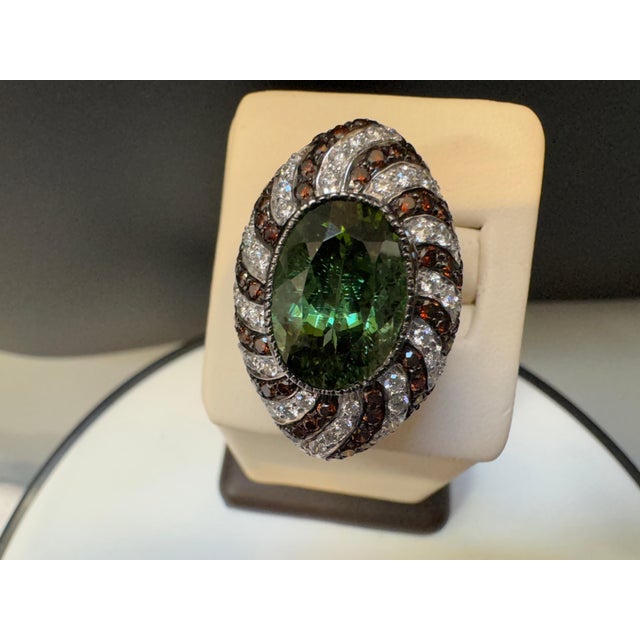 10Ct Green Tourmaline & 4.2 Ct Diamond Zigzag Cocktail Ring 18 Kt White Gold 6.5 For Sale - Image 12 of 18