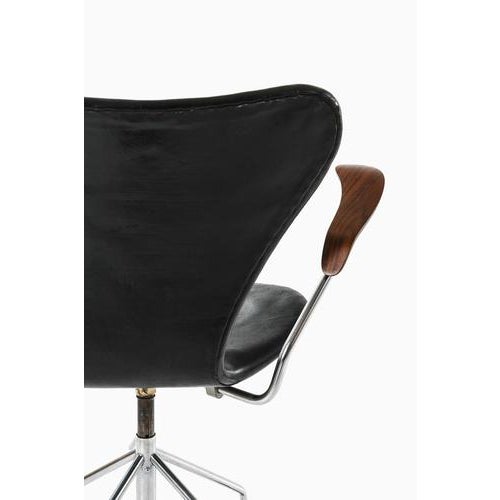 Wood Office Chair in Leather, Steel and Rosewood by Arne Jacobsen for Fritz Hansen, 1967 For Sale - Image 7 of 11