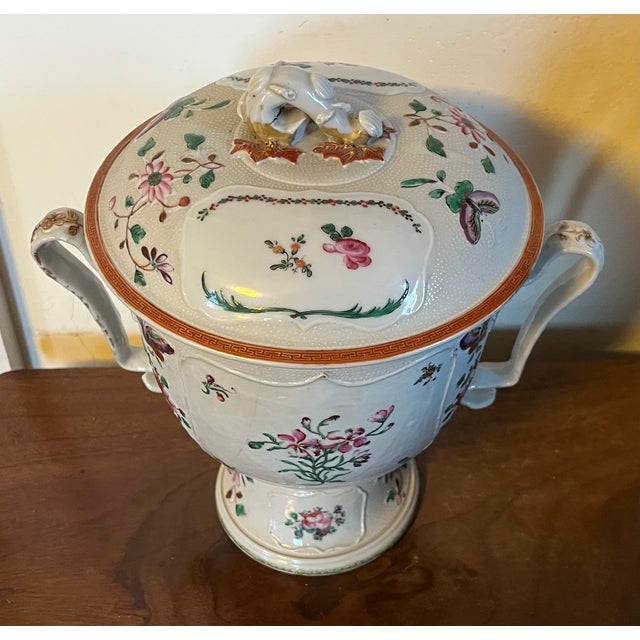 Antique 18th Century Chinese Export Famille Rose Porcelain Trophy Cup or Urn With Handles & Cover Butterflies & Flowers Circa 1790 For Sale - Image 9 of 18