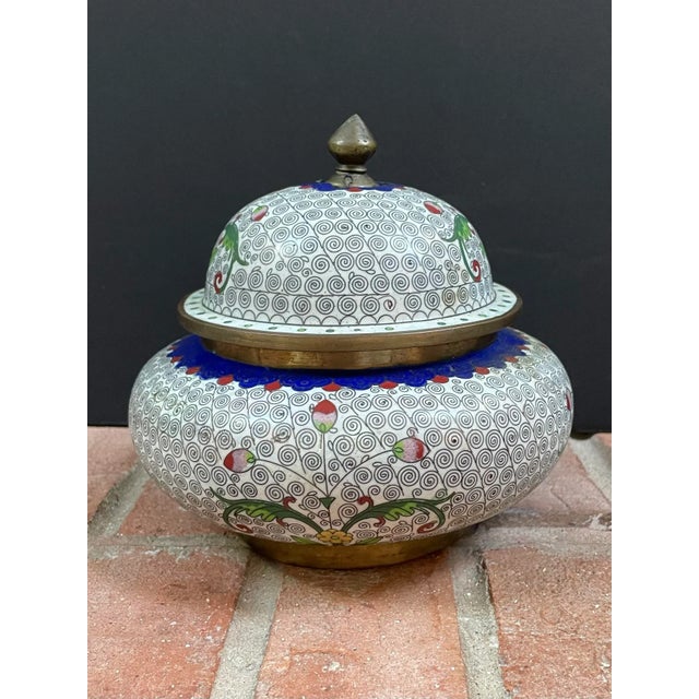 Early 20th Century Antique Chinese Cloisonné Round Lidded Jar / Urn For Sale - Image 5 of 13