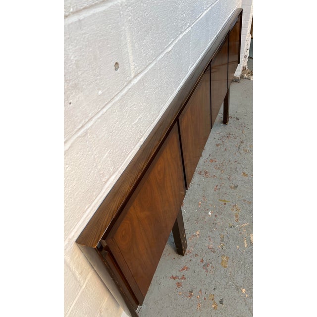 Mid-Century Modern Mid 20th Century Helen Hobey Walnut Square Panel Headboard Attributed to Baker Furniture For Sale - Image 3 of 10