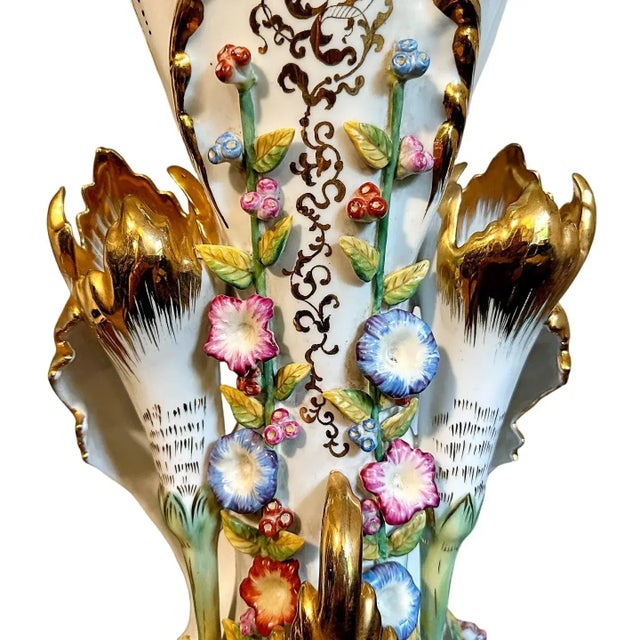 Antique 19th Century Royal Vienna Style Triple Folate Porcelain Wedding Vase This elegant 19th-century porcelain triple...