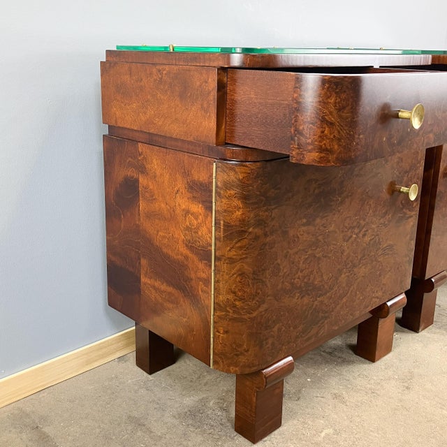 Art Deco Bedside Tables in Burl Wood with Glass Top, 1930s, Set of 2 For Sale - Image 10 of 18