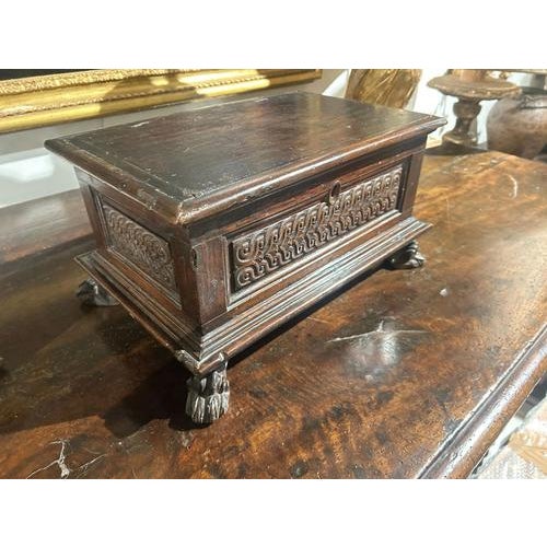 Interesting center box or chest built in the Tuscan area with remarkable carving quality. In fact, the decoration consists...