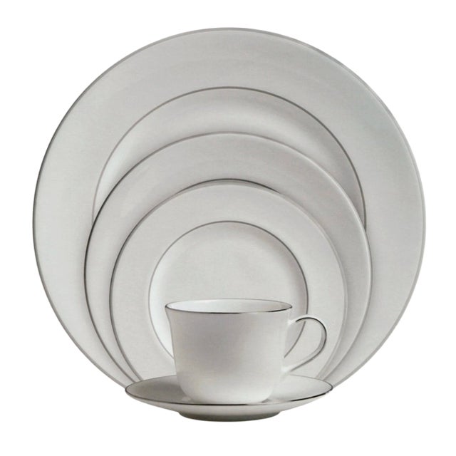 Royal Doulton Signature Platinum 5-Piece Setting for 10 For Sale