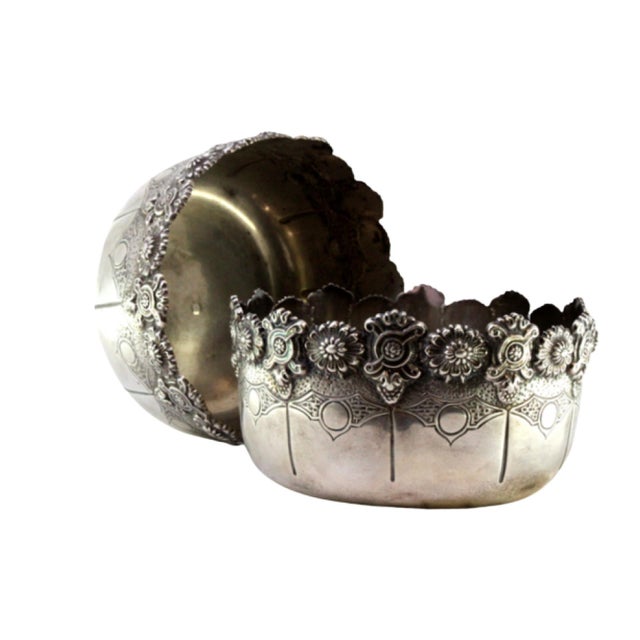 Silver Engraved Silver Washbasins with Cut-Out Edges, Set of 2 For Sale - Image 8 of 8