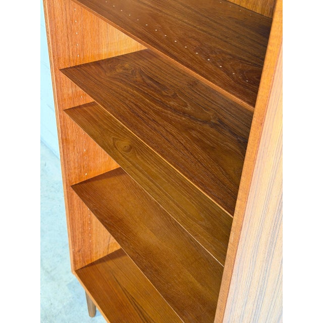 Wood Poul Hundevad Teak Bookcase With 5 Shelves Mid-Century Modern Denmark 1960s For Sale - Image 7 of 10