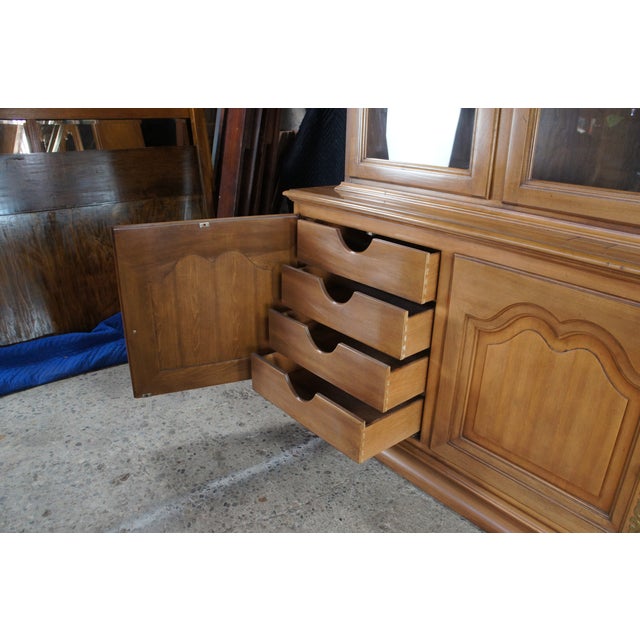 1970s Century Furniture Italian Provincial Walnut China Cabinet Breakfront Cupboard For Sale - Image 9 of 15