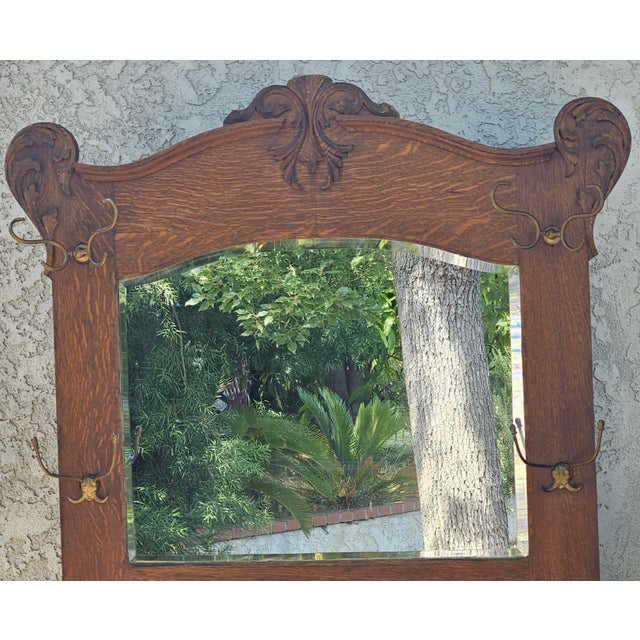 1900 - 1909 Antique American Quarter Sawn Tiger Oak Hall Tree With Beveled Mirror & Storage Bench For Sale - Image 5 of 18