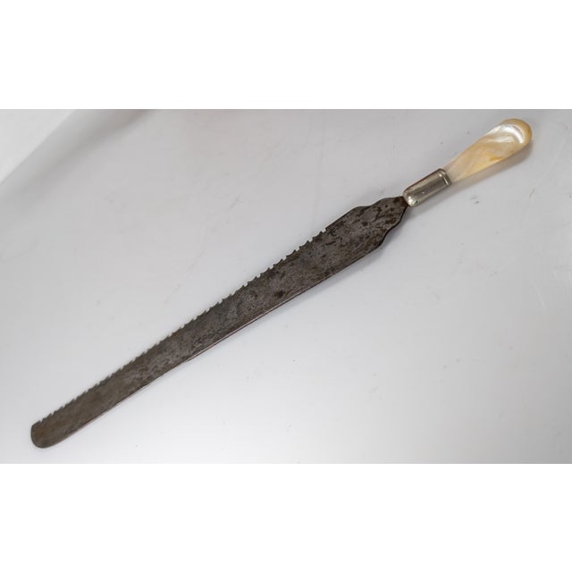 Metal 19th Century English Victorian Steel Bread Knife With Mother of Pearl Handle For Sale - Image 7 of 12