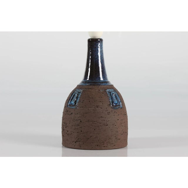 Textile Brutalist Brown and Blue Ceramic Table Lamp by Fridtjof Sejersen for Sejer Ceramic, Denmark, 1970s For Sale - Image 7 of 10