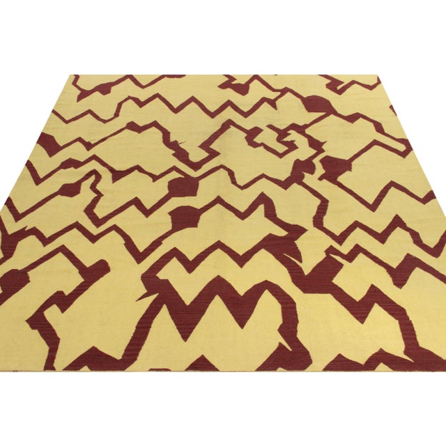 Handwoven in wool, a square 9x9 flatweave designed by one of the most modern designers in India. Acknowledged as a Dhurrie...