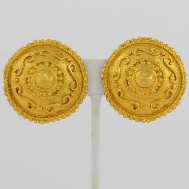 Contemporary Ungaro Paris Ornate Gilt Metal Clip Earrings For Sale - Image 3 of 9