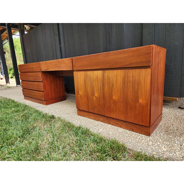 Mid-Century Modern 1960s Arne Wahl Iversen for Vinde Møbelfabrik Danish Modern Teak Vanity Desk Set | Made in Denmark | Floating Vanity With Hidden Mirror Dresser Set For Sale - Image 3 of 16