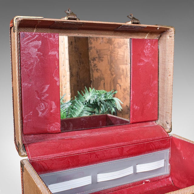 Vintage Jet Age Vanity Case, American Personal Luxury Case, Revival, Mid Century For Sale - Image 9 of 12