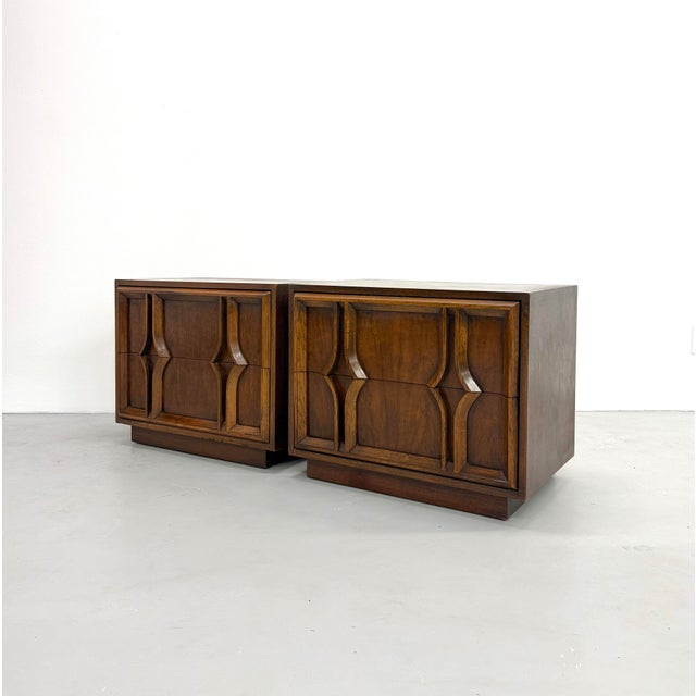 Mid 20th Century Vintage MCM Walnut Brutalist Bedside Tables – Pair For Sale - Image 5 of 7