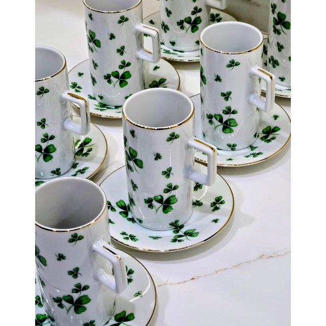 Vintage Neiman Marcus Shamrock Demitasse Cups & Saucers With Gold Trim – Set of 8 For Sale - Image 4 of 13