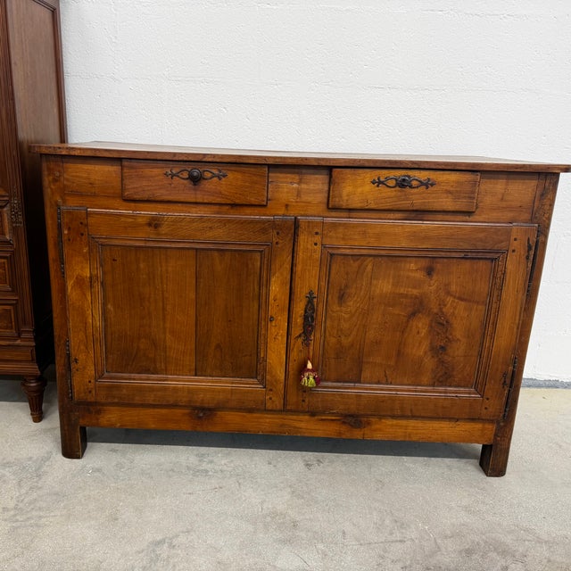 Solid Oak Country Buffet – 19th Century French Craftsmanship This mid-19th-century low buffet is a superb example of...