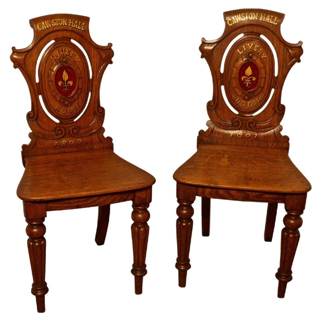 Early 19th Century Golden Oak Hall Chairs, Set of 2 For Sale