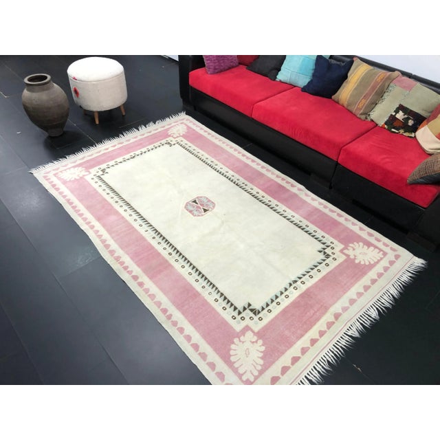 1960s Vintage Traditional Turkish Handmade Beige and Pink Rug For Sale - Image 5 of 11