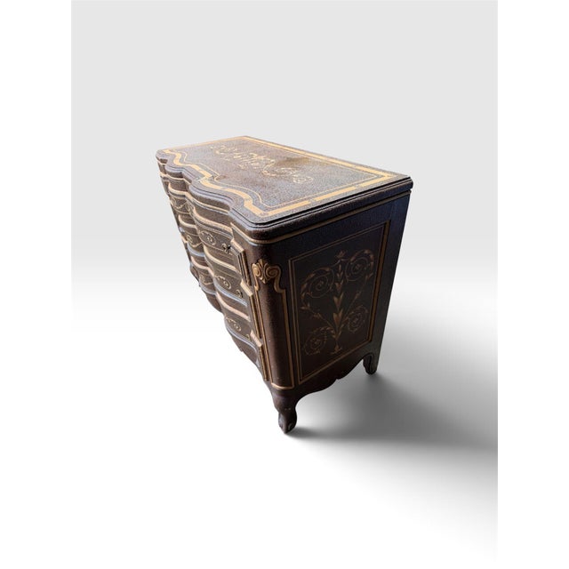 Vintage Maitland-Smith Hand-Painted Serpentine Three-Drawer Chest – Designer Accent Dresser For Sale In West Palm - Image 6 of 12