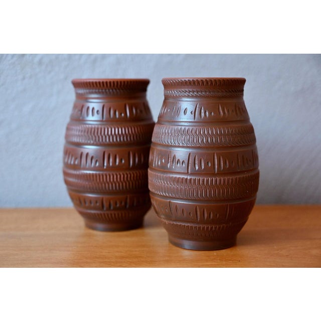This pair of vases, with their ethnic and brutalist style, was produced by AKRU (short for Alfred Krupp) for Klinker...