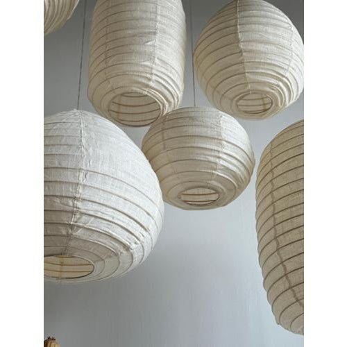 White Large Pendant Light in Natural Rattan and Linen in the Shape of a Drop For Sale - Image 8 of 18