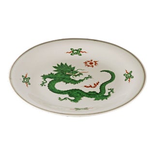 Early 20th Century Chinoiserie German Dinner Plate With Painted Green Ming Dragon by Meissen Porcelain For Sale