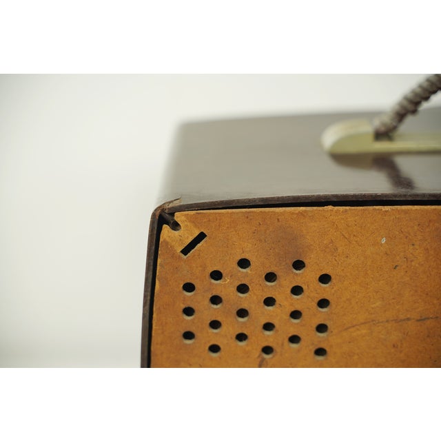 1951 Portable Zenith Brown Bakelite Am/Fm Tube Radio For Sale - Image 11 of 12