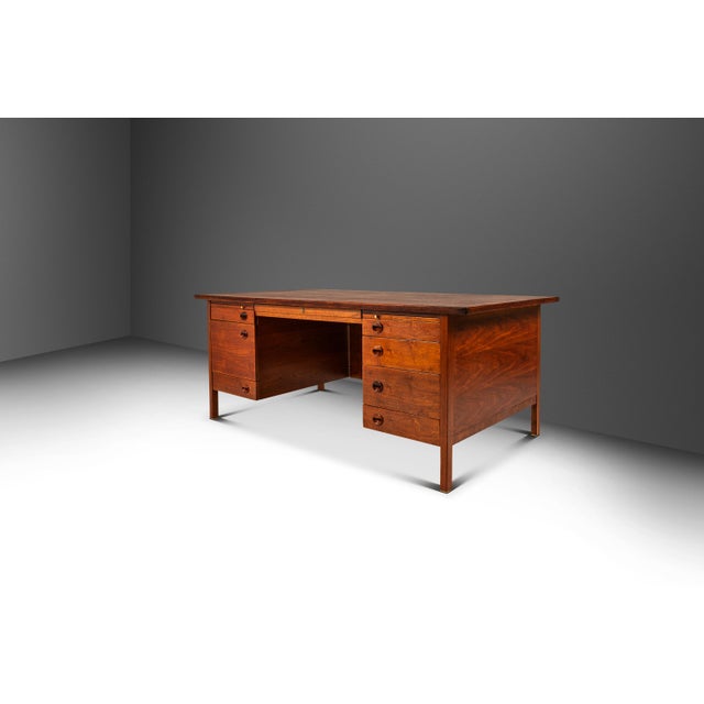 Dunbar Furniture Rare Restored Substantial Mid-Century Modern Executive Desk in Walnut by Edward Wormley for Dunbar, Usa, C. 1950s For Sale - Image 4 of 18