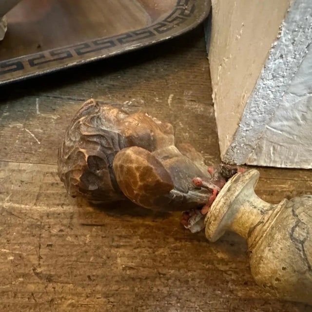 Brown 19th Century Two Louis Philippe Sicilian Wood Angels on Lacquered Wood Bases- Set of 2 For Sale - Image 8 of 12