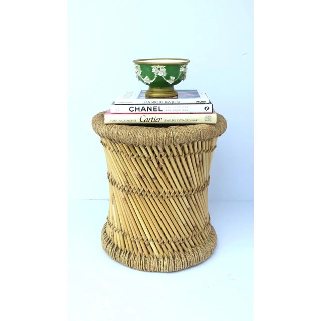 Neoclassical Italian Porcelain Urn Bowl Neoclassical Style by Mottahedeh, 20th Century For Sale - Image 3 of 10