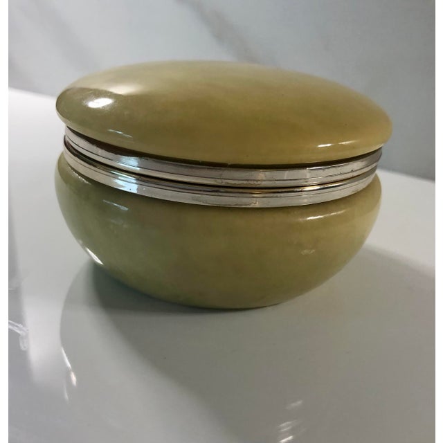 Mid 20th Century Mid 20th Century Round Hinged Italian Box in Alabaster For Sale - Image 5 of 8