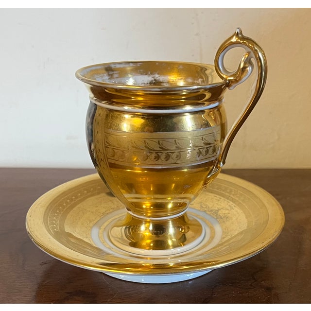 French Antique Early 19th Century French Empire Paris Porcelain Tea Cup & Saucer Decorated With a Courting Couple For Sale - Image 3 of 14