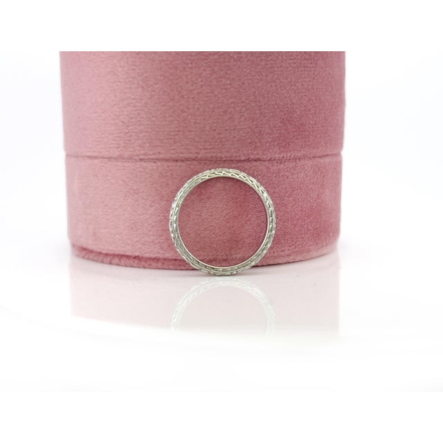 Early 20th Century Vintage Priscilla Wedding Band, 14k & Platinum, Size 6.25 For Sale - Image 5 of 7