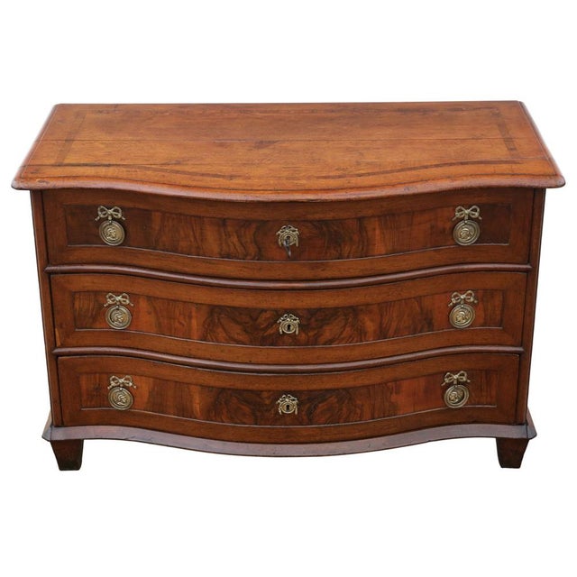 Large Antique Continental Oak and Walnut Serpentine Crossbanded Commode, 1800s For Sale - Image 3 of 11