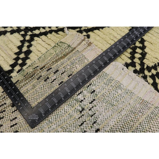 Late 20th Century Vintage Berber Moroccan Azilal Rug - 03'10 X 07'11 For Sale - Image 5 of 9