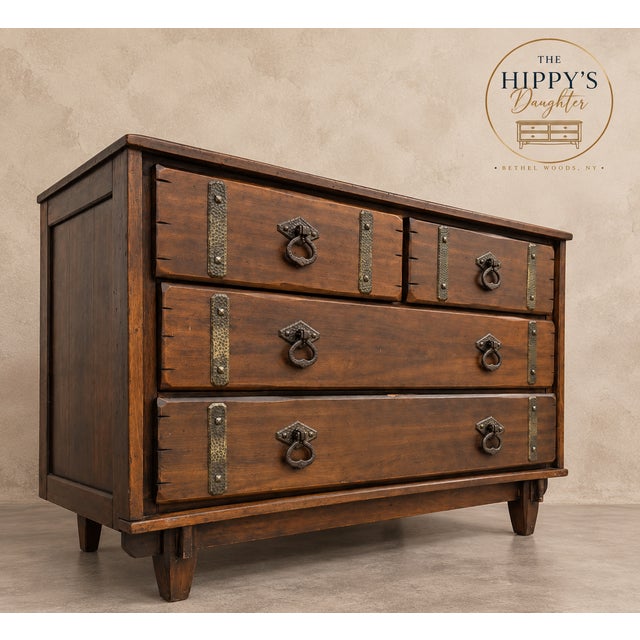 Mid-Century Modern Circa 1970s Asian Modern / Tansu-Inspired Campaign Chest / MCM For Sale - Image 3 of 9