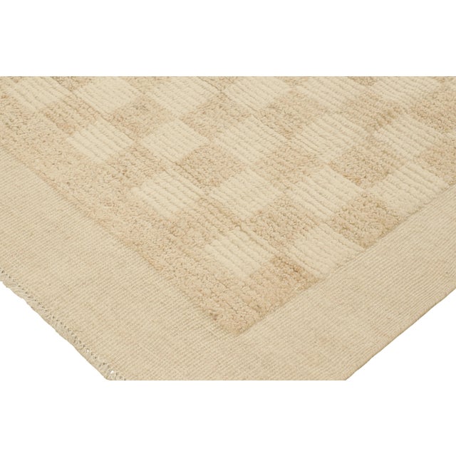 Rug & Kilim’s Contemporary Rug in Beige and Cream White Geometric Pattern - 10x14 For Sale In New York - Image 6 of 7