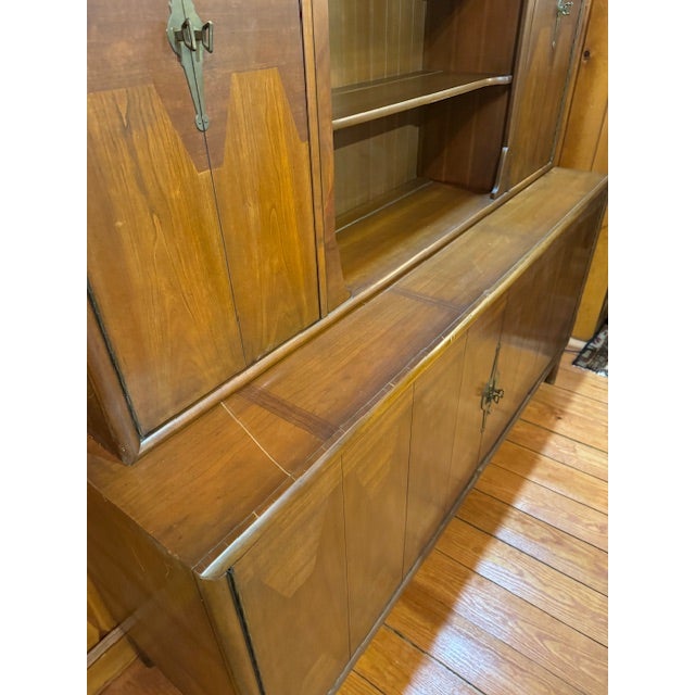 1950s Walnut Chinoserie China Cabinet W/Asian Inspired Hardware For Sale - Image 10 of 11