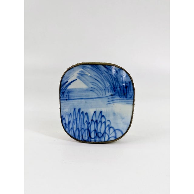Mid 19th Century 19th Century Chinese Small Blue and White Porcelain Shard Jewelry Box For Sale - Image 5 of 5