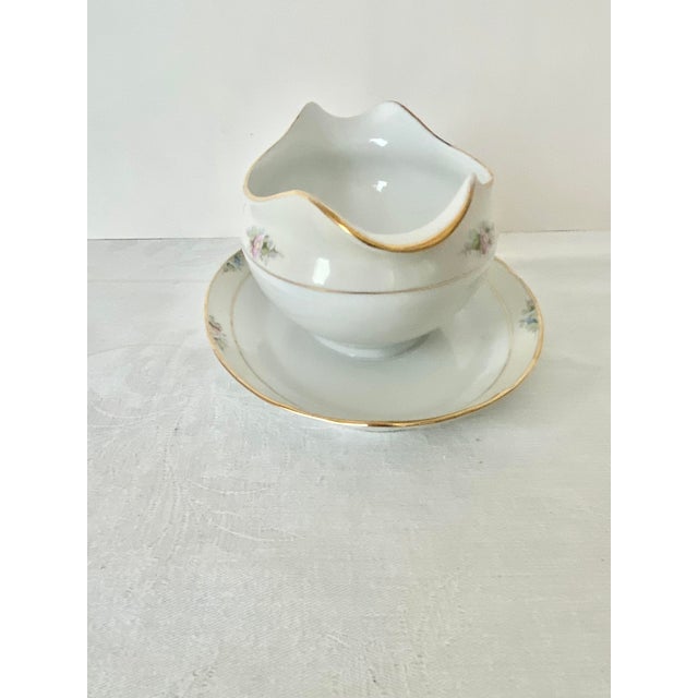 Early 20th Century Noritake Sedan Gravy Boat Attached Underplate Nippon Hand Painted M Wreath Excellent Condition For Sale In Denver - Image 6 of 11