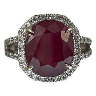 Exquisite 18k White Gold Ring With Diamond and 8.73 Carat Igi Approved Ruby, Size 6.25 For Sale