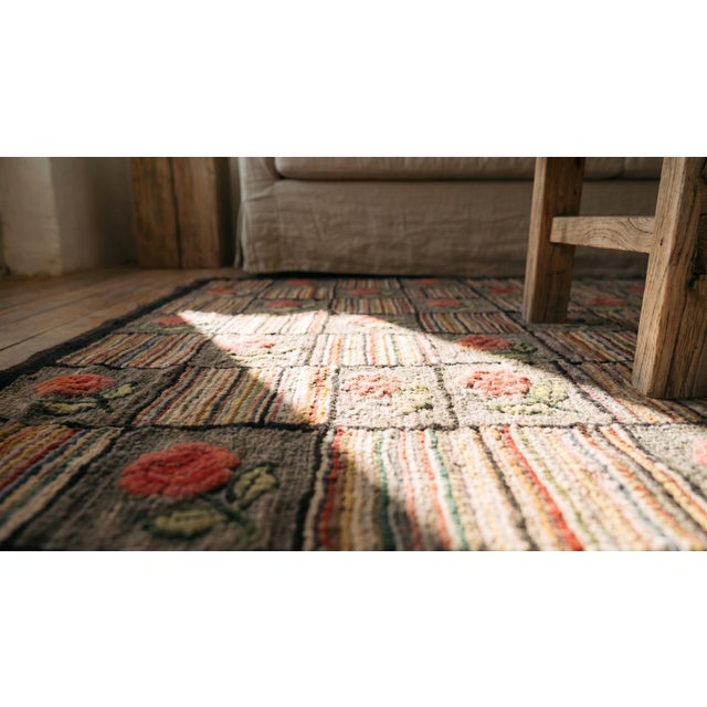1930s Multicolor Floral Folk Art American Hooked Rug 5'5" X 7'9" Handknotted Wool Carpet For Sale - Image 11 of 13
