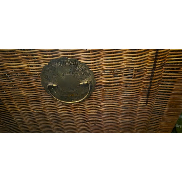 Chinoiserie Wicker Rattan Vintage Chinoiserie Brass Trunk Storage Chest Mid 20th Century For Sale - Image 3 of 8