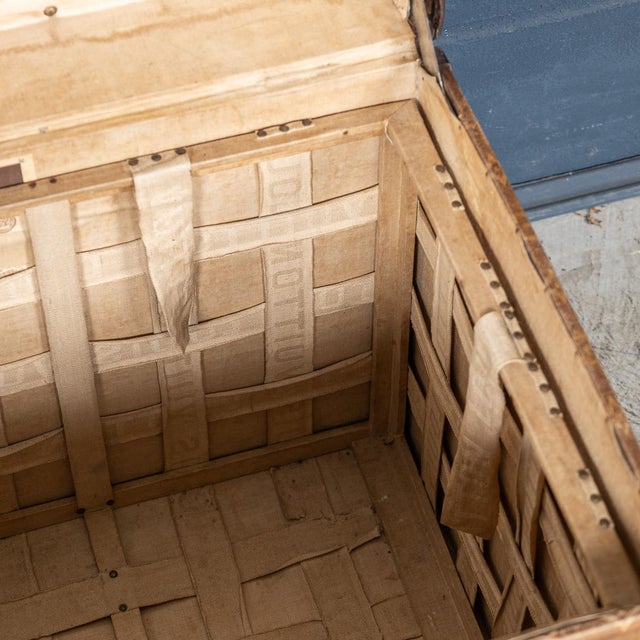 Antique French Hat Trunk in Woven Canvas, 1896 For Sale - Image 17 of 18