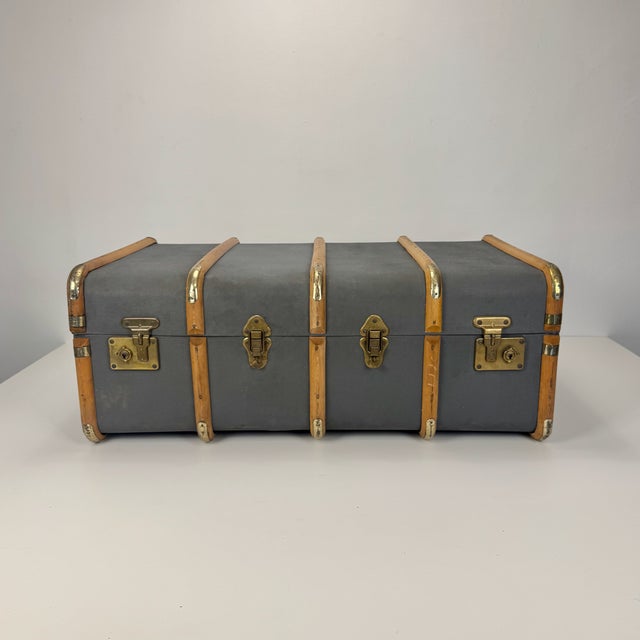 Vintage Steamer Trunk Case, 1940s, in Very Good conditions. Designed before 1890