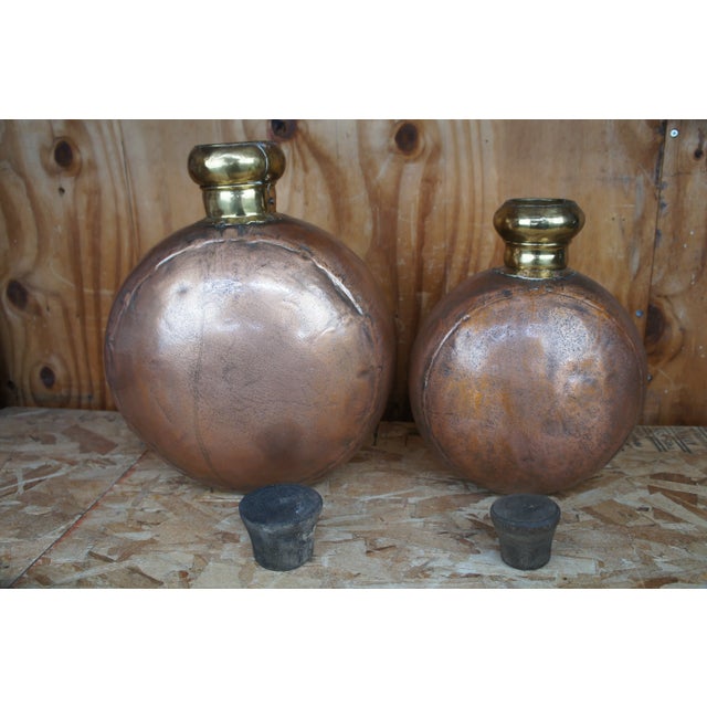 Wood Late 20th Century Indian Dovetailed Copper Water Canteen Jug Flask Vessel Bottles With Cork- Set of 2 For Sale - Image 7 of 11