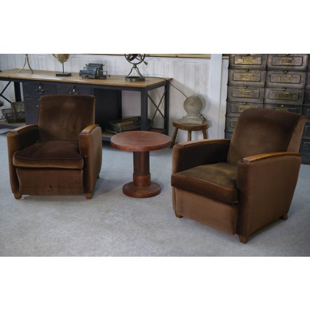 Pair of Art Deco armchairs in brown velvet (1930s–40s) A superb pair of armchairs with a cubic profile and generous...