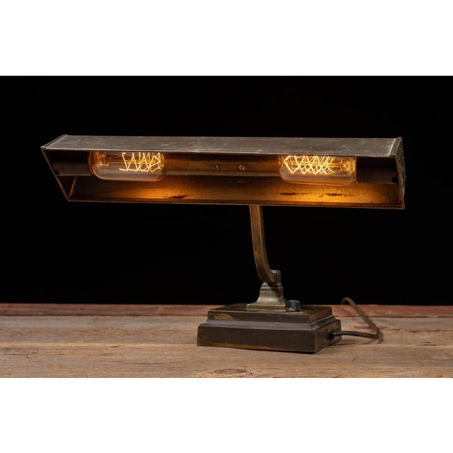 Early 20th-century electric desk lamp manufactured by the Linolite Company of New York and incorporating Alfred W....
